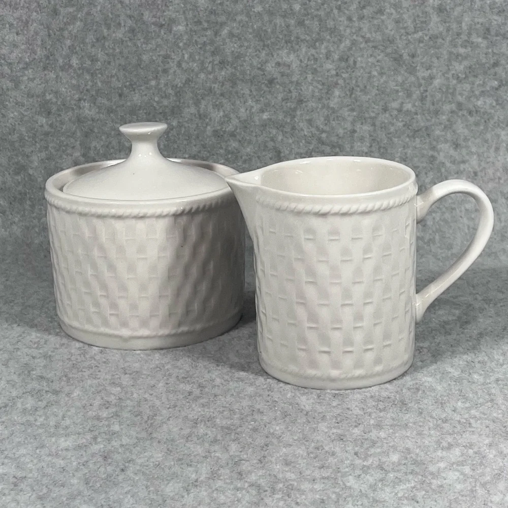 Oneida Basket Weave Wicker White Creamer & Sugar Bowl Set with Lid Stoneware‎